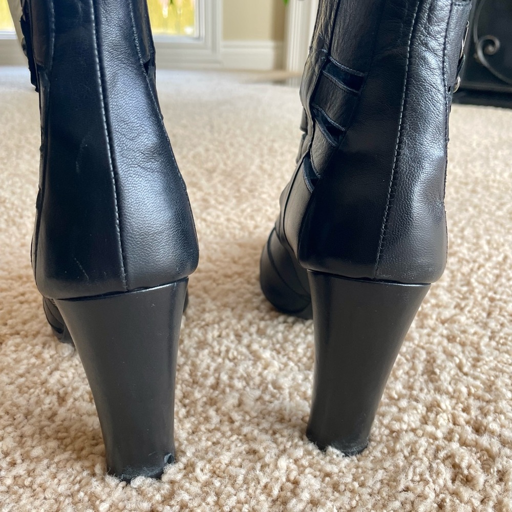 Stuart Weitzman Black leather ankle booty,semi pointed toe. Size 9 & 1/2 M - Picture 6 of 9